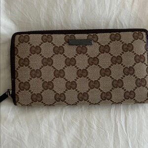 Vintage Gucci Beige and Brown Zip Wallet